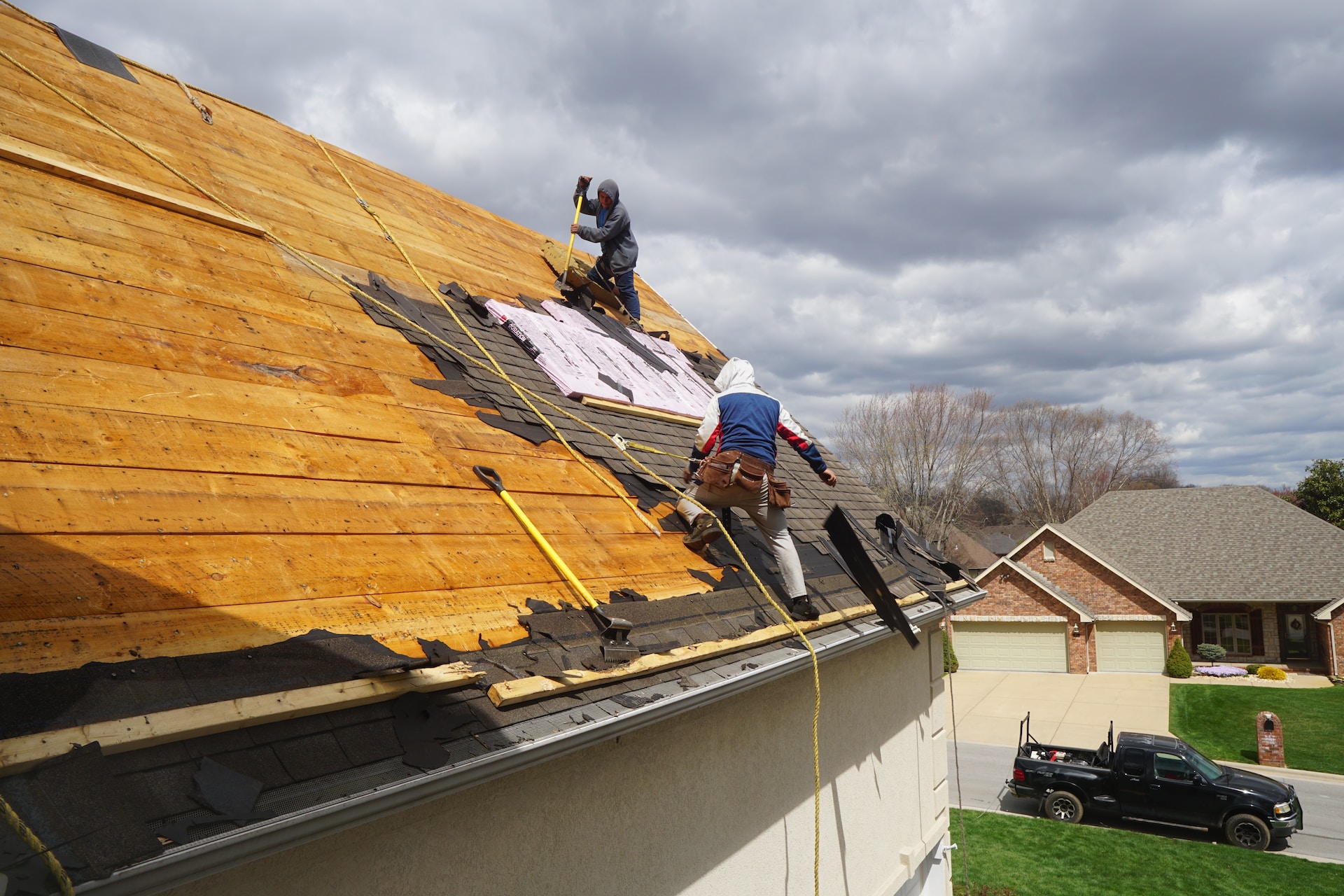 How Workers’ Compensation Helps Your Roofing Industry Clients